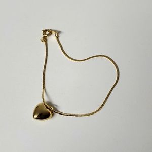 Vintage heart pendant gold tone metal charm bracelet